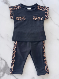 Baby meisjes kledingset 2 delig zwart met panterprint bestaande uit een t-shirt en broek