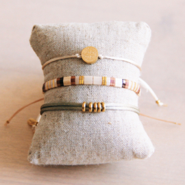 Tilabead armbandje taupe/nude/goldplated