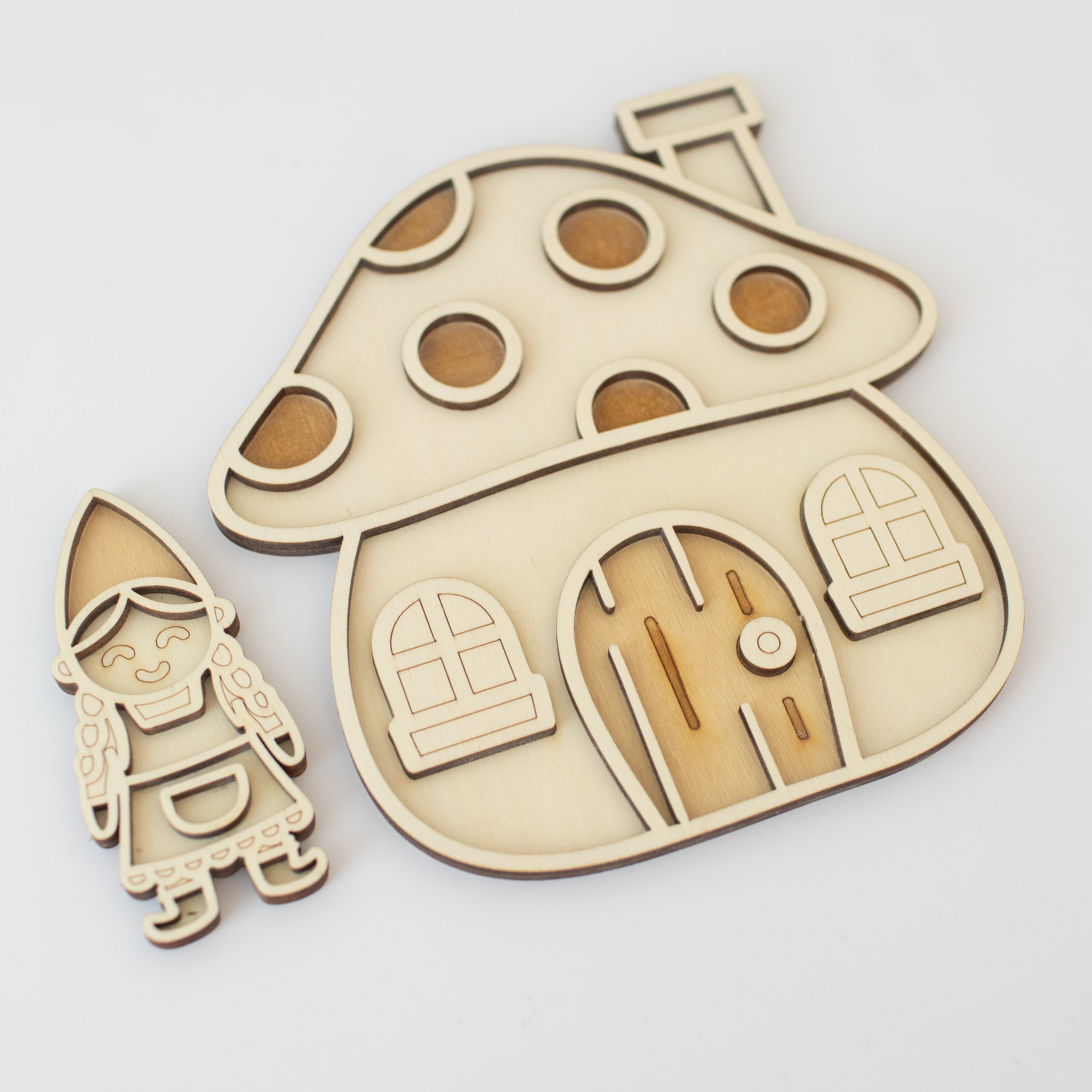 Houten speeltray - Kabouterhuisje met kaboutervrouw