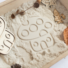 Houten speeltray - Kabouterhuisje  met kabouter -