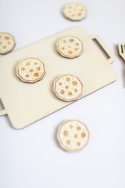 Houten tray met koekjes