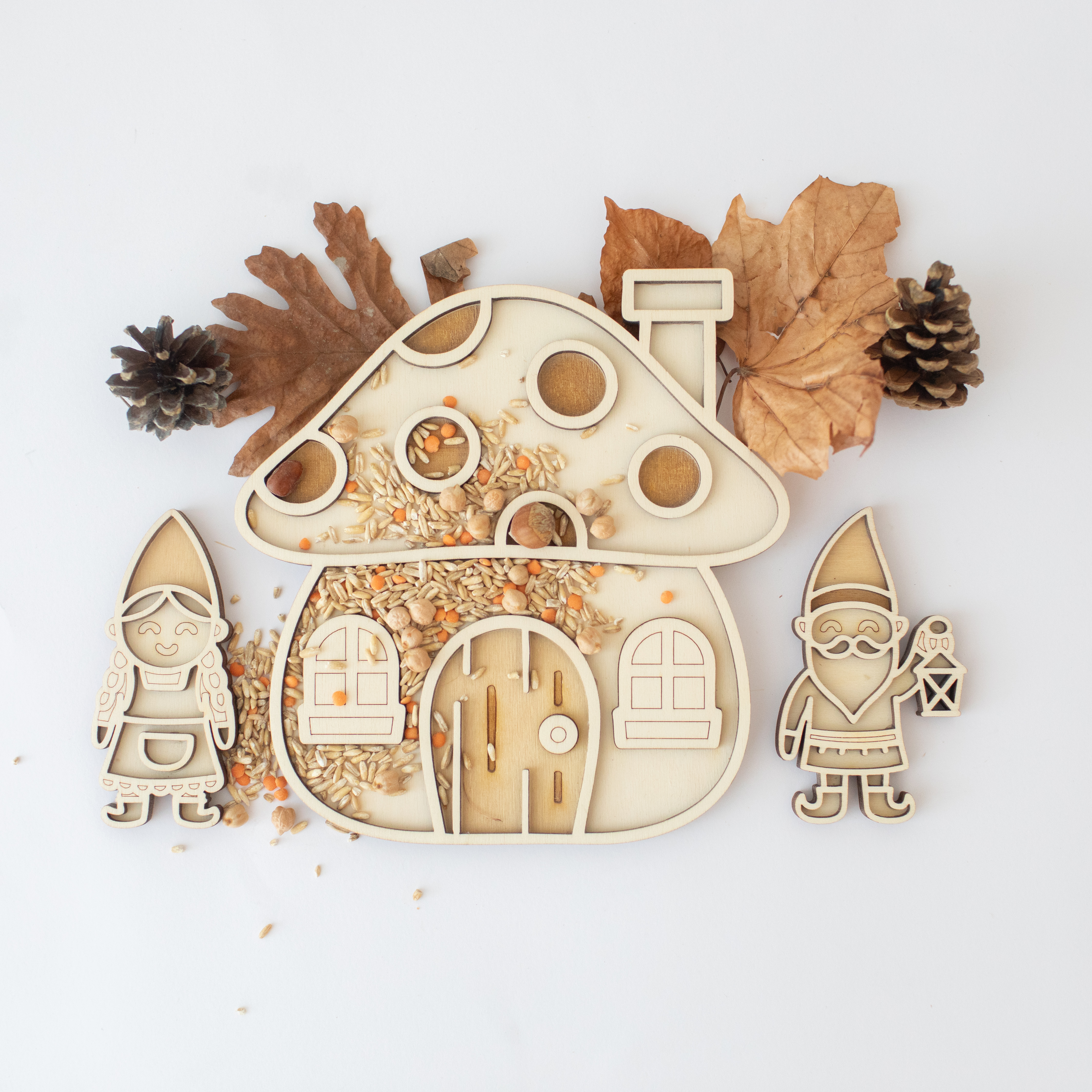 Houten speeltray - Kabouterhuisje met kabouter en kaboutervrouw