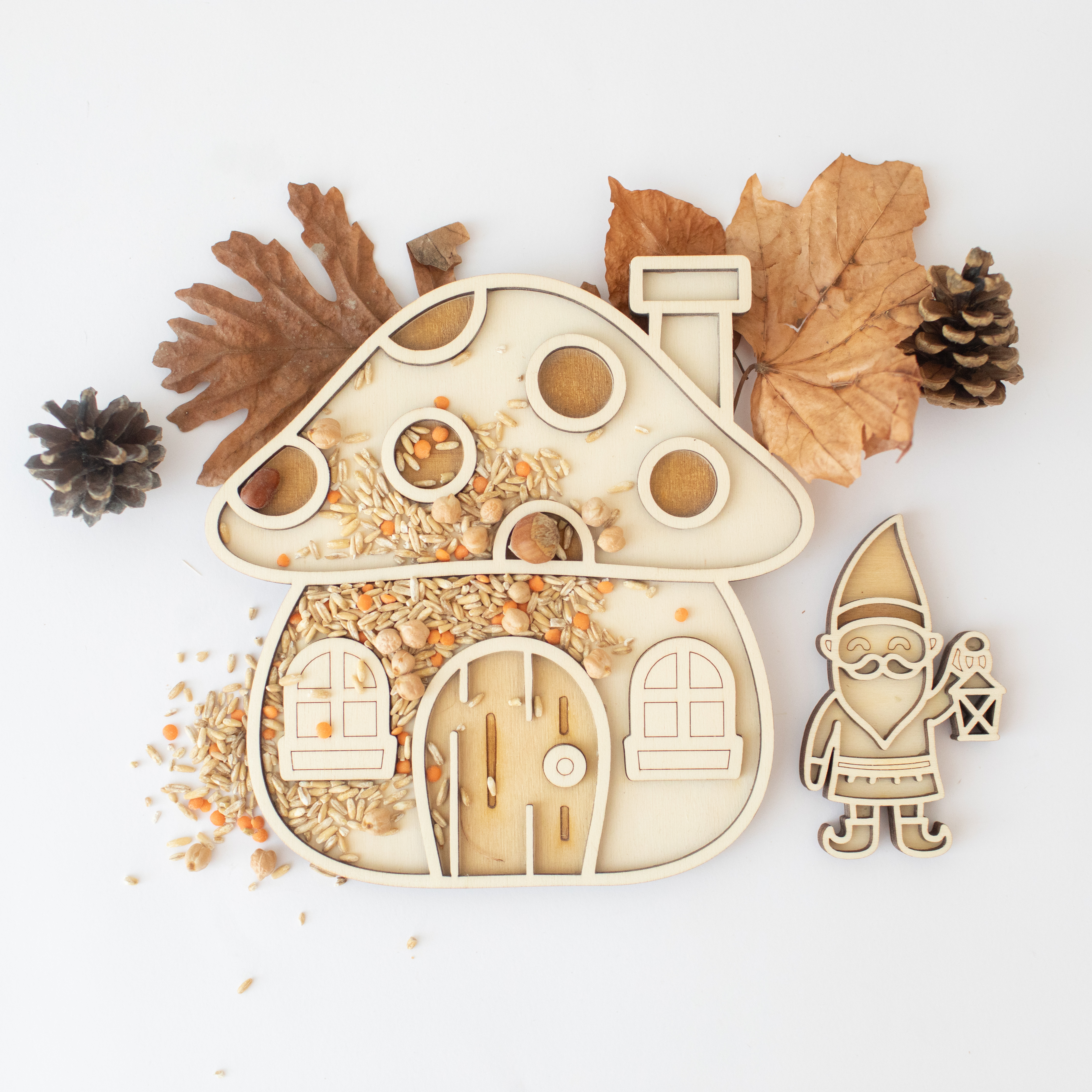 Houten speeltray - Kabouterhuisje met kabouter