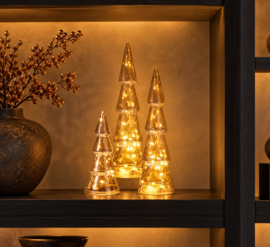 Prachtige glazen kerstbomen met licht