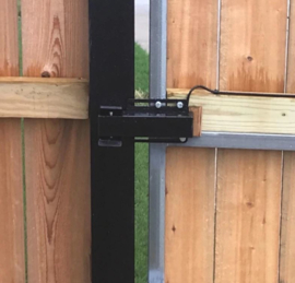 Kijzer elektrisch poortslot 24v dc Kijzer ESGL20 gegalvaniseerd en zwart gelakt en vorstvast. op elke poort toepasbaar. Kan ook als grond-slot gebruikt worden, met aansluitkabel.Art.0873  (QU)