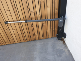 Quiko EON 400 230v. professional. voor poorten met vleugels van 1,5 tot 4 meter en tot 700kg. Art. 0450 (Mag.QU)