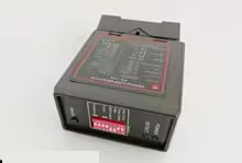 lusdetector en 50m lus. universeel.  24v. Voor onder de bestrating. reageert alleen op auto's. (QU)