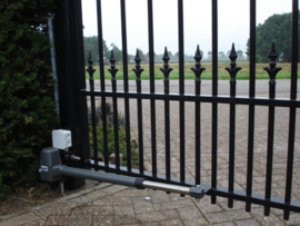 Quiko NEO 400 NEW 230v. linker motor, professional. voor poorten met vleugels van 1,5 tot 4 meter en tot 700kg.  (QU)