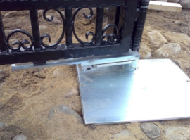 Set, Quiko Sub met 2 meenemers. Voordeel: De as van de sub hoeft niet precies in het verlengde van de poort-scharnieren te liggen. ideaal voor garagedeuren.  (QU)