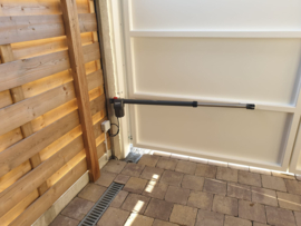 Quiko EON 400 230v. professional. voor poorten met vleugels van 1,5 tot 4 meter en tot 700kg. Art. 0450 (Mag.QU)