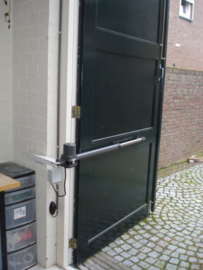 Beugelset universeel voor elk type poortopener. Onmisbaar voor openslaande garagedeuren en naar buiten draaiende hekwerken. 2x Art. 0301  (QU)