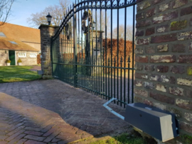 Quiko Spider met 230v 2204uni sturing ,set 2 motoren, tot 5 meter poort-vleugel, knikarm motoren voor grote penanten. tot 1 meter dik.  Geen middenstop nodig.Art.0730  (QU)