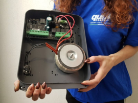 Quiko universele 24v sturing voor 1 of 2 motoren, Art.nr QK-CE24batrA  (QU)