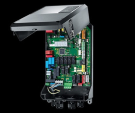 Comfort deurregeling: Type-geteste veilige elektronische omkeerschakeling. Integratie van het intelligente FEIG Advanced Door Bus: • Eenvoudige koppeling met Feig-sensoren. • Gebruiksvriendelijke configuratie. Bluetooth-interface naar de FEIG TST Toolbox-