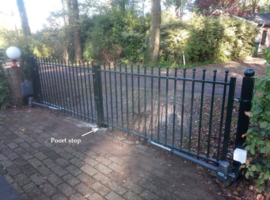 Poort-aanslag, poortstop, Hard Rubber 20cm x 6cm hoog, en 5 cm breed.Art.0505  (QU)