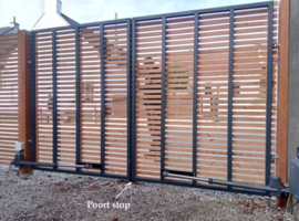 Poort-aanslag, poortstop, Hard Rubber 20cm x 6cm hoog, en 5 cm breed.Art.0505  (QU)