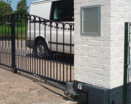 Montage-set om de poortbeugels aan de penanten / muur te bevestigen.  (QU)