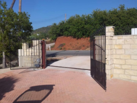 Quiko Spider met 230v 2204uni sturing ,set 2 motoren, tot 5 meter poort-vleugel, knikarm motoren voor grote penanten. tot 1 meter dik.  Geen middenstop nodig.Art.0730  (QU)