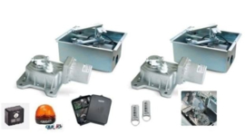 Set, Quiko Sub met 2 meenemers. Voordeel: De as van de sub hoeft niet precies in het verlengde van de poort-scharnieren te liggen. ideaal voor garagedeuren.  (QU)