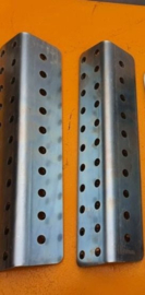 hoekbeugels per 2. universeel voor elk type poortopener. Onmisbaar voor openslaande garagedeuren en veel houten poorten. en wanneer de scharnieren aan de voorzijde op de palen geplaatst zijn. 2x Art. 0302  (QU)