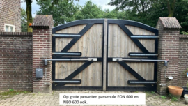 Quiko Spider met 230v 2204uni sturing ,set 2 motoren, tot 5 meter poort-vleugel, knikarm motoren voor grote penanten. tot 1 meter dik.  Geen middenstop nodig.Art.0730  (QU)