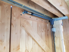 Quiko EON 400 op smalle garagedeuren en openslaande poorten, complete set met kozijnbeugels en stootdoppen. Art. eon400, 2x Art. 0301, 2x Art. 0300     (QU)