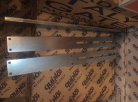 Set, Quiko Sub met 2 meenemers. Voordeel: De as van de sub hoeft niet precies in het verlengde van de poort-scharnieren te liggen. ideaal voor garagedeuren.  (QU)