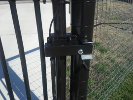 Kijzer elektrisch poortslot 24v dc Kijzer ESGL20 gegalvaniseerd en zwart gelakt en vorstvast. op elke poort toepasbaar. Kan ook als grond-slot gebruikt worden, met aansluitkabel.Art.0873  (QU)