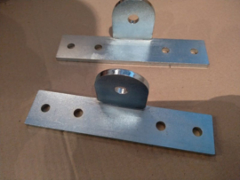 Beugels voor houten poorten. (op de poort-vleugel zelf) per 2 stuks. Art 0403  (QU)