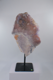 Roze amethist op standaard