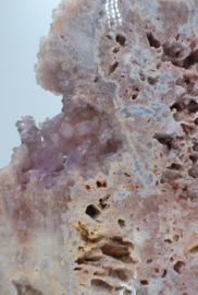 Roze amethist op standaard