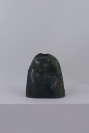 Labradoriet adelaar carving