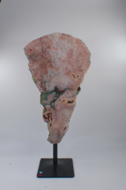 Roze amethist op standaard