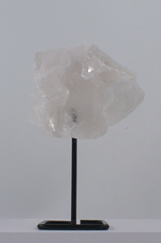 Bergkristal op standaard