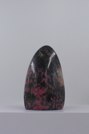 Rhodoniet sculptuur