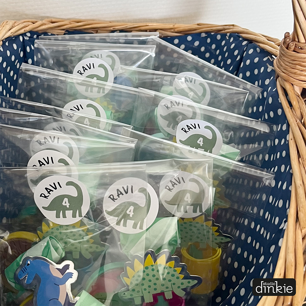 Dino Silhouette, A4 vel 24 sluitstickers - ⌀ 4 cm