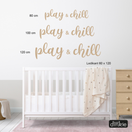Houten tekst: Play & Chill