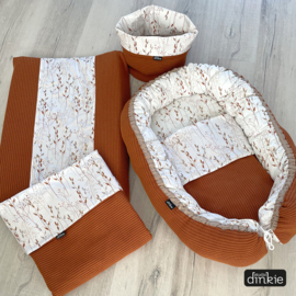 Ledikantdeken weidebloemen / gebreid beige