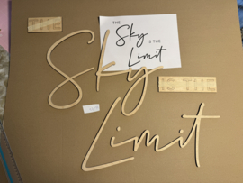 Houten tekst The Sky is the Limit