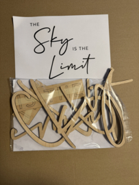 Houten tekst The Sky is the Limit