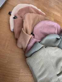 babymutsje soft peach