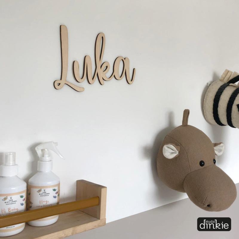 Meestal Geurloos Door Naam van hout 'Luka' (Lettertype: Lettertype 1) | Namen | Studio Dinkie