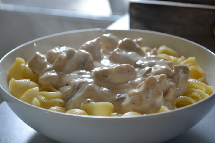 2. Pasta schotel met kip , fijne groenten in roomsaus