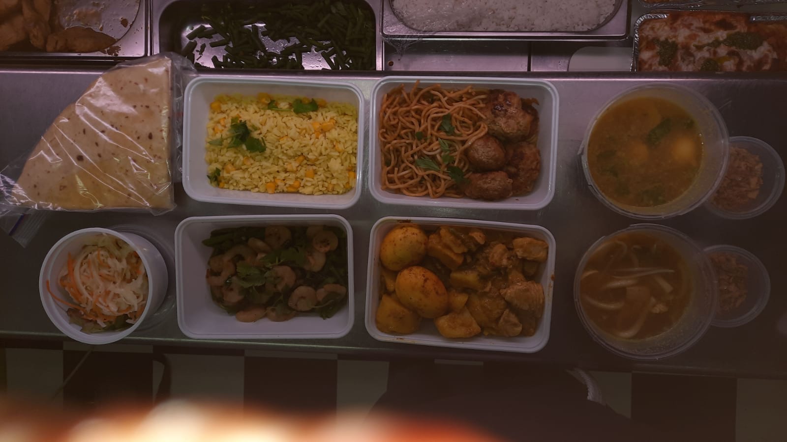 Surinaamse proeverij met heerlijke gerechten