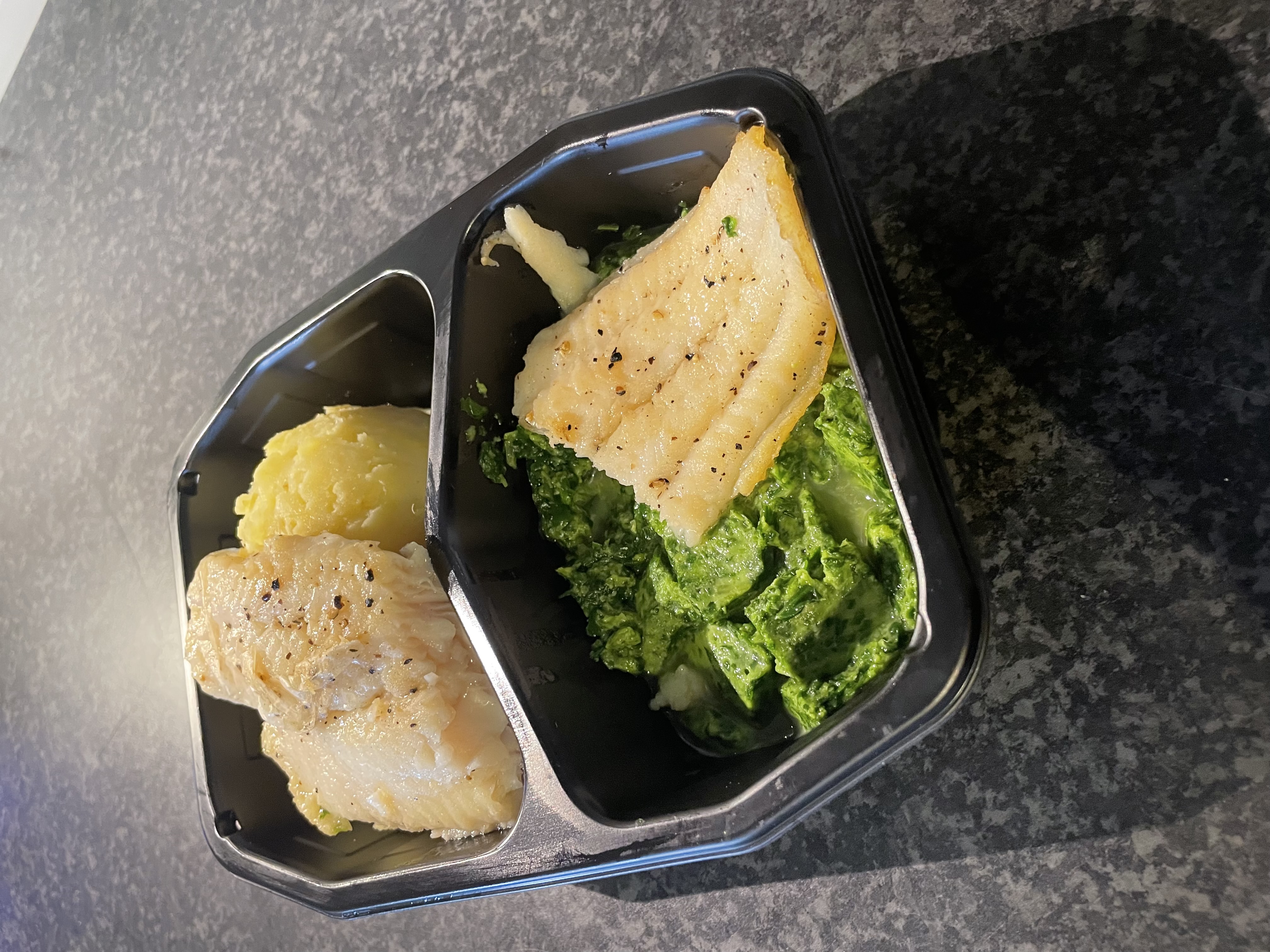 13. Witvis met puree en spinazie