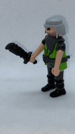 9135