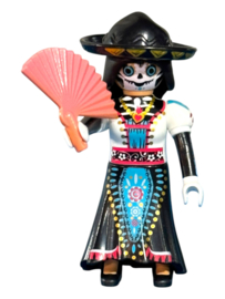 Día de Muertos : vrouw met waaier