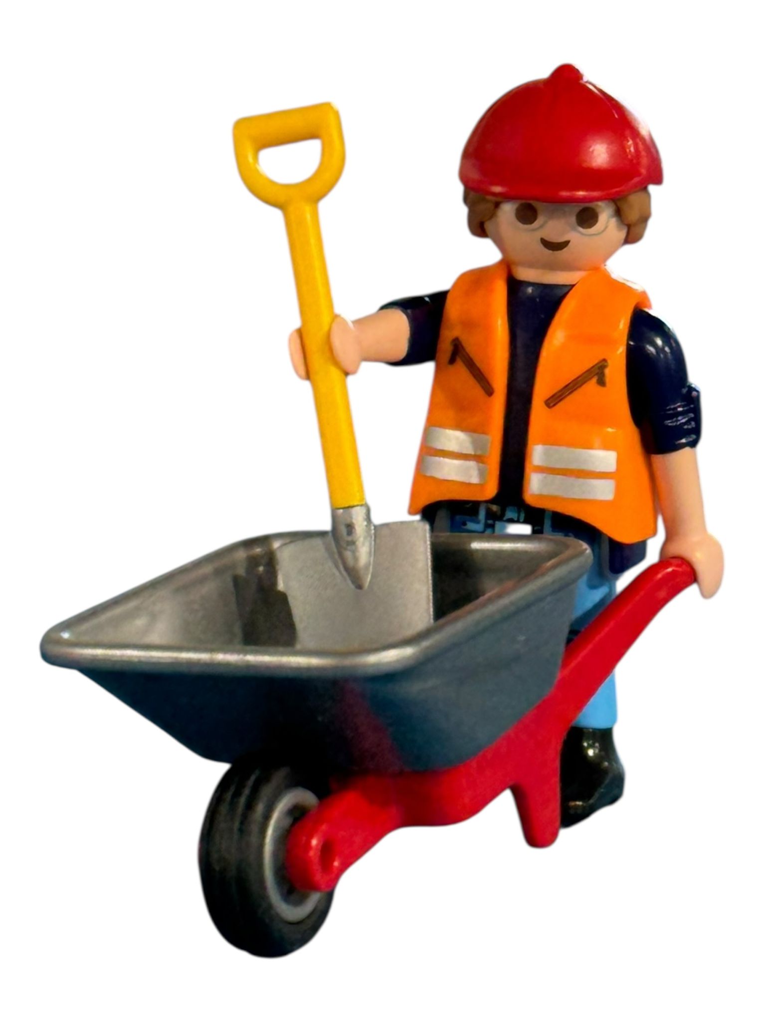 Man met schep en kruiwagen 1