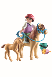 Kind met pony en veulen  - 71498