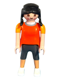 323